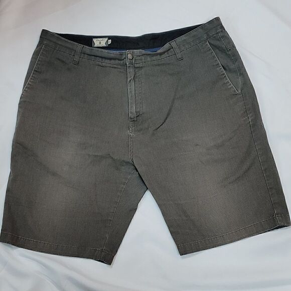 Men's Volcom Gray Shorts Size 40 - Picture 1 of 8